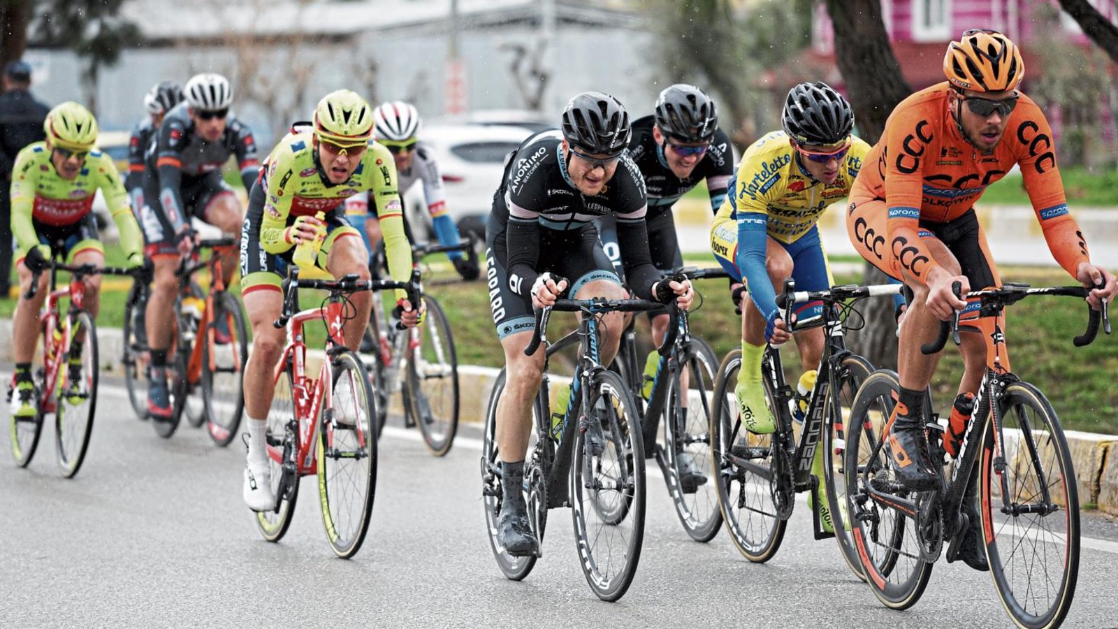 Alexander Krieger (Vierter von rechts) ist bei der Tour of Antalya in die Saison 2018 eingestiegen. Foto: Haumesser