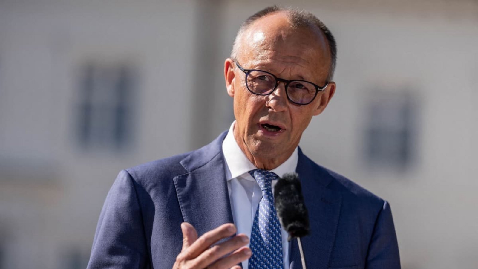 Bundeskanzler Friedrich Merz (CDU) sieht Deutschland „ganz handfest bedroht“.Michael Kappeler/dpa Bundeskanzler Friedrich Merz (CDU) sieht Deutschland „ganz handfest bedroht“.Michael Kappeler/dpa