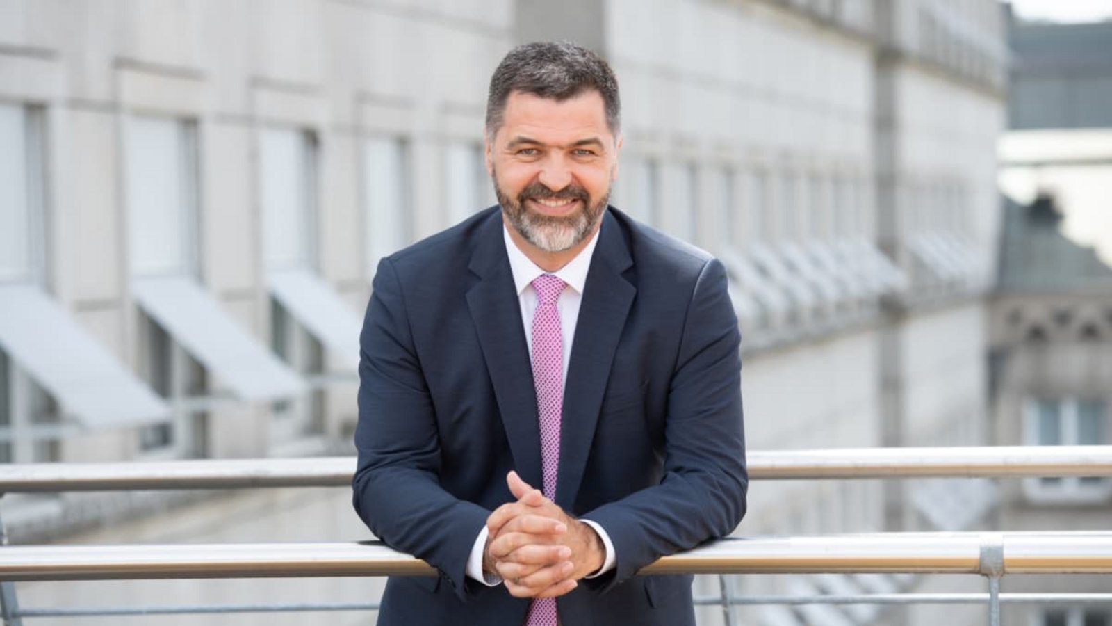 Schnittstelle zwischen politischer Leitung und Arbeitsebene: Manuel Geiger, der neue Amtschef im Kultusministerium von Baden-Württemberg.Kultusministerium BW Schnittstelle zwischen politischer Leitung und Arbeitsebene: Manuel Geiger, der neue Amtschef im Kultusministerium von Baden-Württemberg.Kultusministerium BW