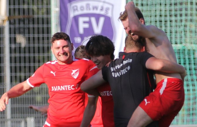 Freude pur bei Horrheims Trainer Sergej Hilgenberg (Mitte) und seinen Spielern. <span class='image-autor'>Foto: Dittrich</span>