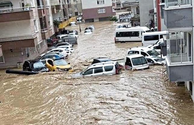 Bilder der Zerstörung aus der Stadt Ayancik. Fotos: p