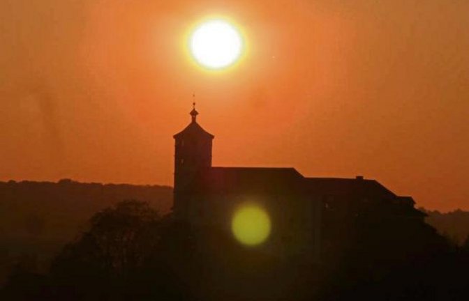 Schloss Kaltenstein am Abend – vor Kurzem noch ohne Nebel. Foto: Arning