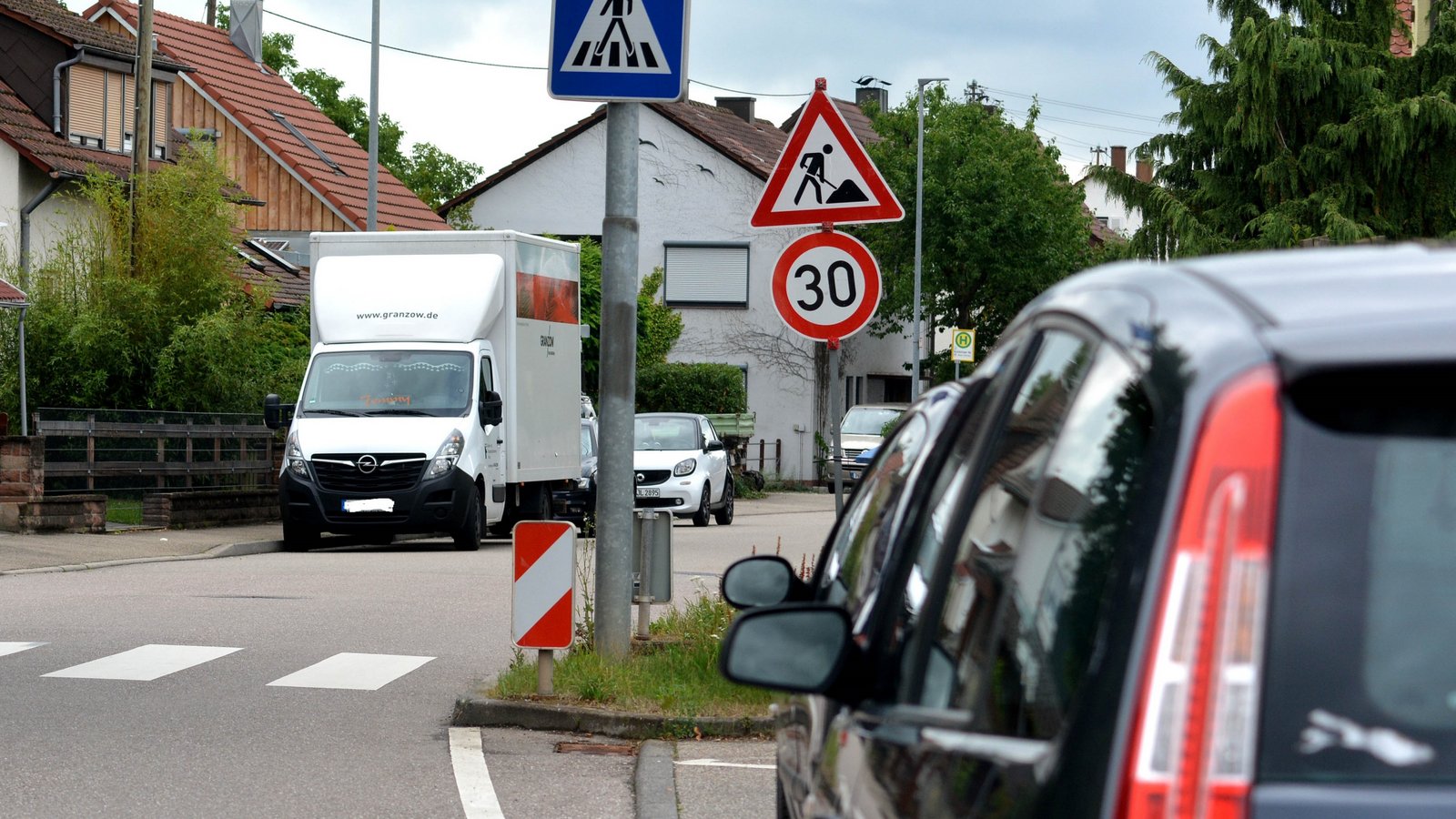 Schützinger Straße: Der Gemeinderat sucht händeringend nach Lösungen für Autofahrer und Radfahrer. Auch Tempo 30 kam ins Spiel. Foto: sta Schützinger Straße: Der Gemeinderat sucht händeringend nach Lösungen für Autofahrer und Radfahrer. Auch Tempo 30 kam ins Spiel. Foto: sta