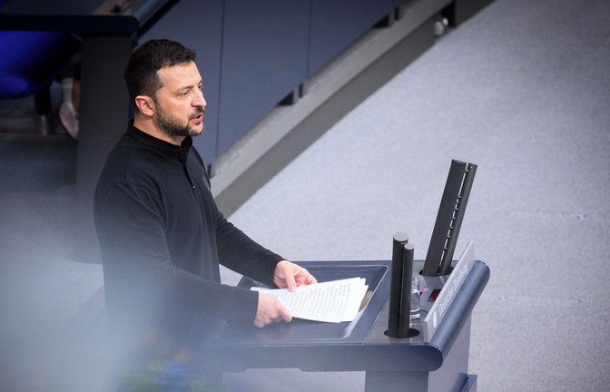 Ukraines Präsident Wolodymyr Selenskyj bei seiner Rede im Bundestag.<span class='image-autor'>Foto: dpa/Bernd von Jutrczenka</span>