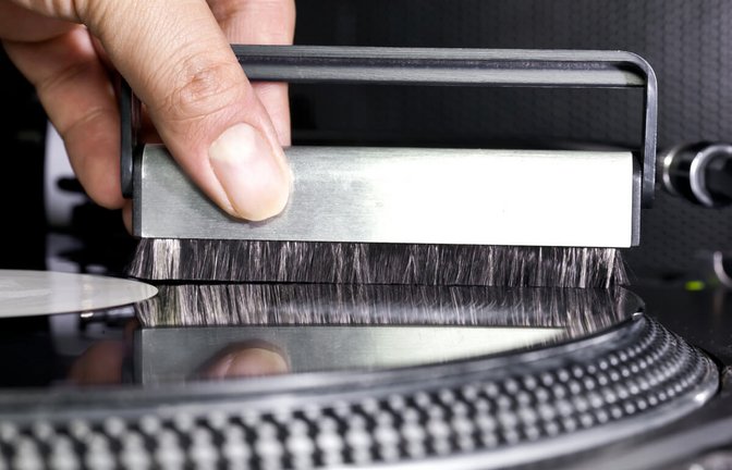In diesem Artikel zeigen wir Ihnen, wie Sie Schallplatten schonend und gründlich reinigen können. Alle Methoden und Hausmittel im Überblick.<span class='image-autor'>Foto: Photopixel / Shutterstock.com</span>