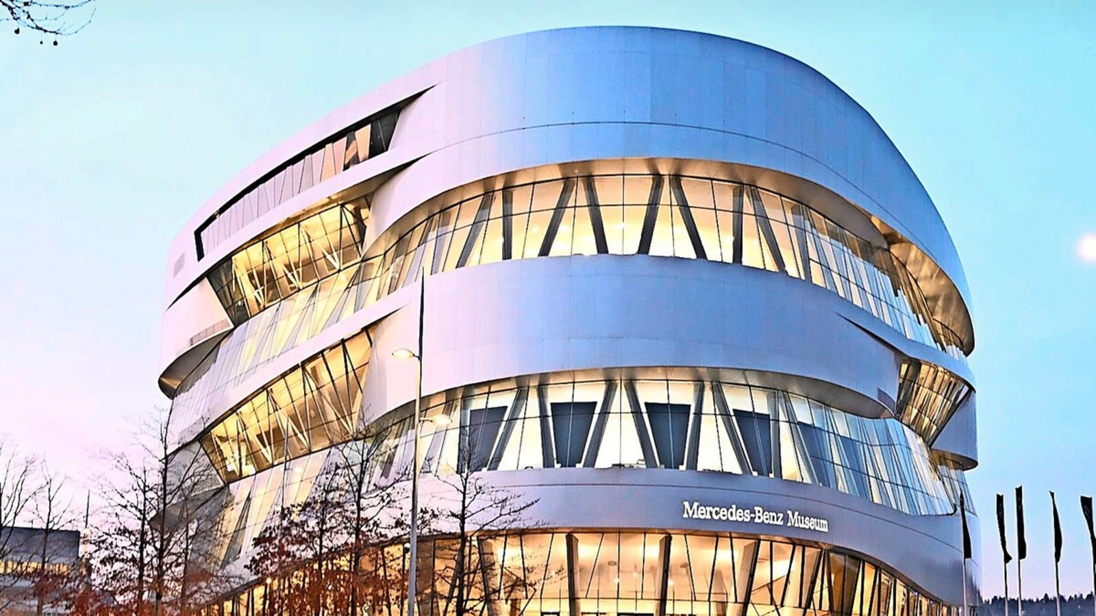Vor dieser Kulisse wird ab diesem Jahr der Landespresseball stattfinden. Die neue Location für den 13. November ist das Mercedes-Benz Museum.Foto: dpa/Bernd Weißbrod Vor dieser Kulisse wird ab diesem Jahr der Landespresseball stattfinden. Die neue Location für den 13. November ist das Mercedes-Benz Museum.Foto: dpa/Bernd Weißbrod