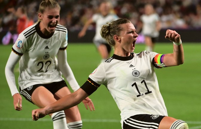 Deutschlands Spielführerin Alexandra Popp jubelt nach ihrem Treffer zum 2:0 Endstand in der 90. Minute. Deutschlands<span class='image-autor'>Foto: dpa/Sebastian Gollnow</span>
