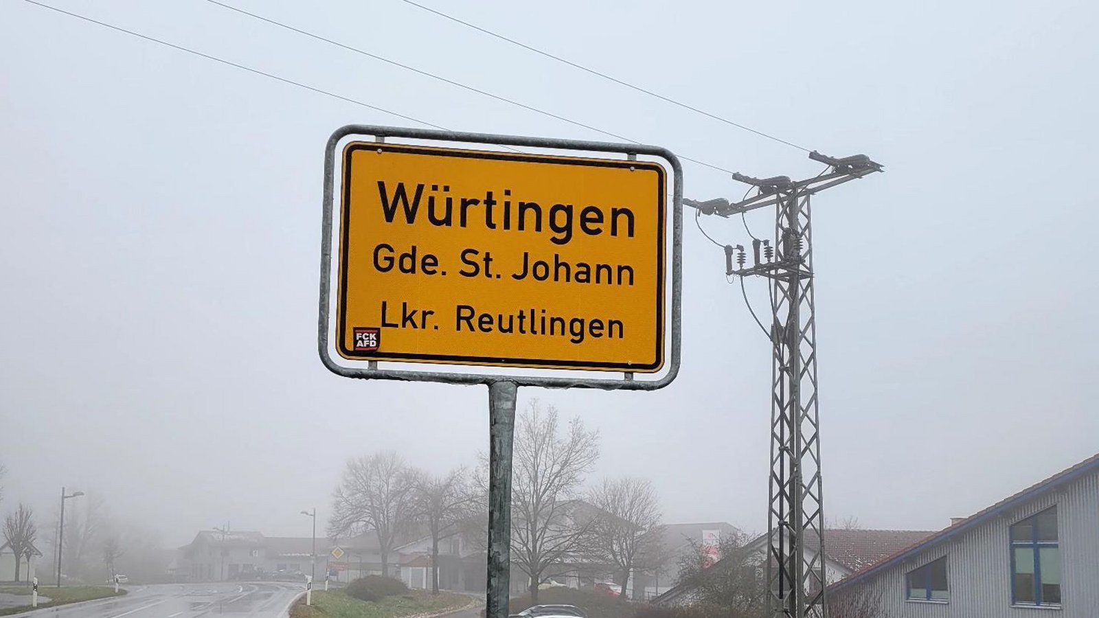 Ortsschild in der Nähe des Tatorts in St. Johann – der Tatverdächtige soll unter anderem hier seine Familie umgebracht haben.Foto: Michael Bosch Ortsschild in der Nähe des Tatorts in St. Johann – der Tatverdächtige soll unter anderem hier seine Familie umgebracht haben.Foto: Michael Bosch