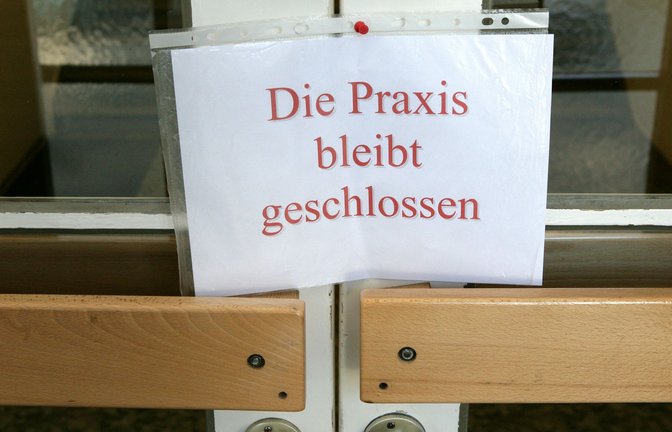 Viele Patienten haben weite Wege zum Arzt, wenn die bisherige Praxis geschlossen wird.<span class='image-autor'>Foto: dpa</span>