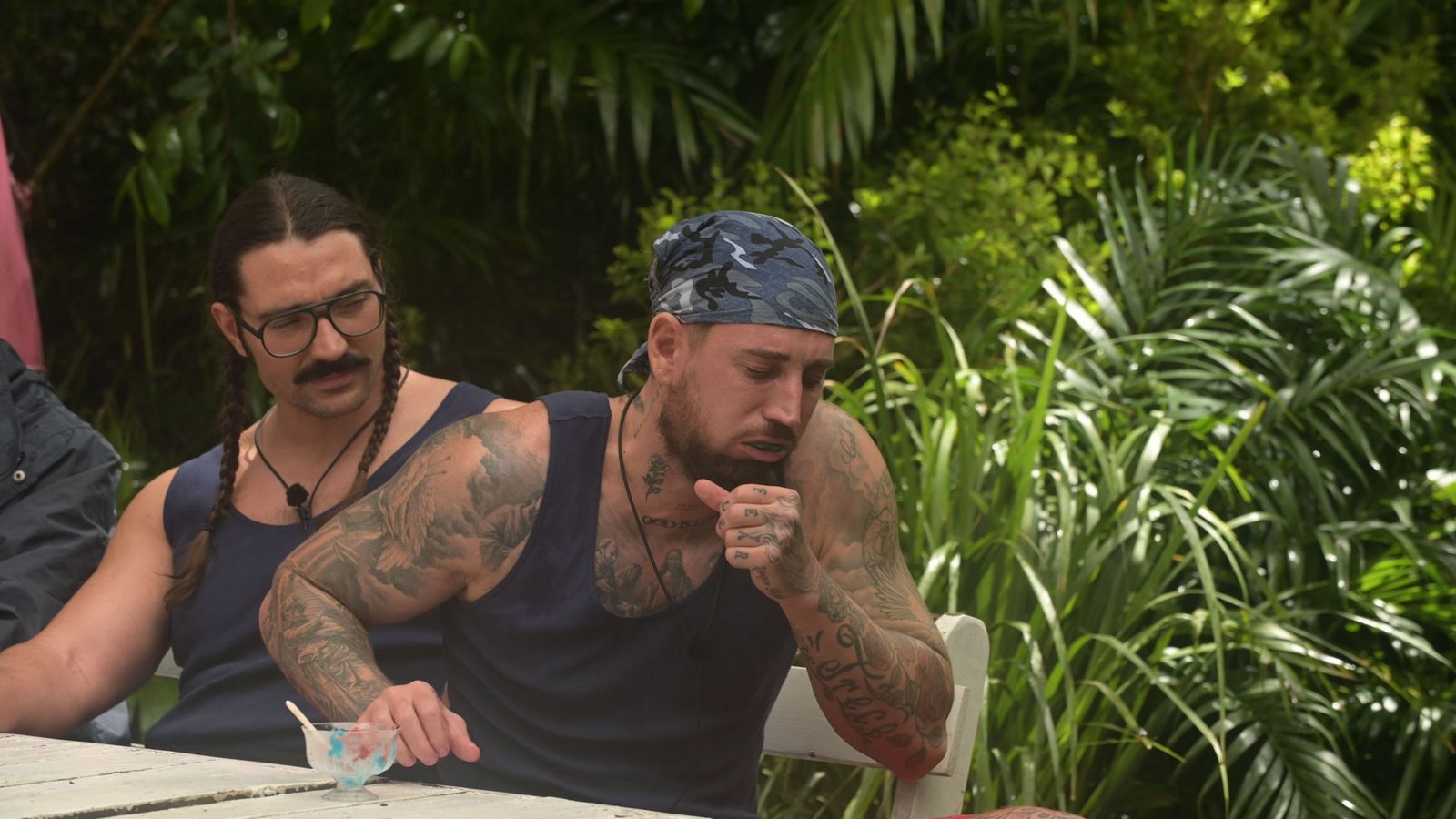 Mike kämpft mit dem Würgereiz  – und verliert.Foto: RTL / Stefan Thoyah/Tag 11