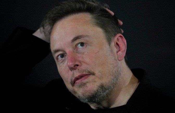 Tesla-Chef Elon Musk führt in Peking Gespräche. China ist der zweitwichtigste Absatzmarkt für den Elektroautohersteller.<span class='image-autor'>Foto: Kirsty Wigglesworth/AP Pool/dpa</span>