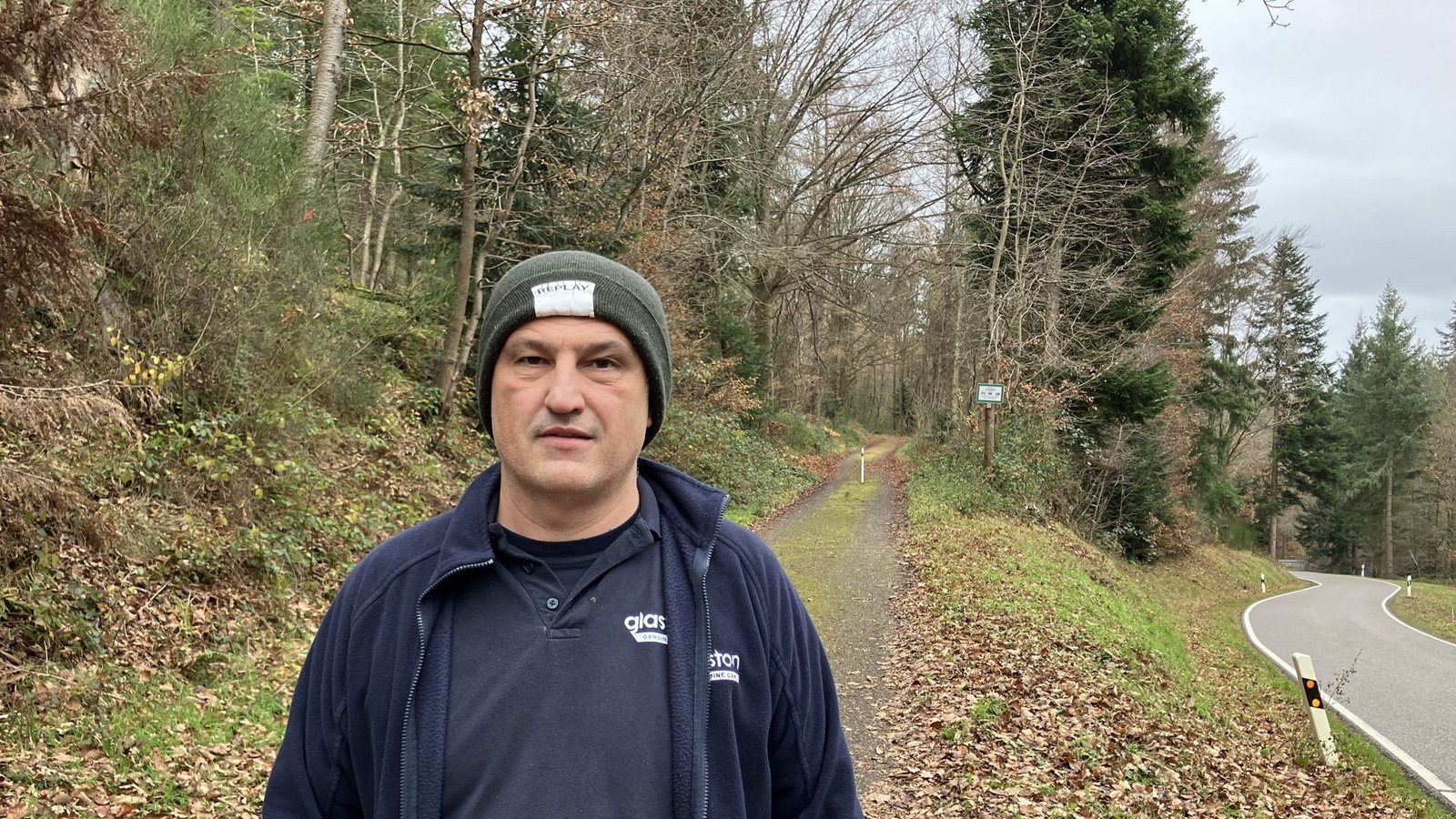 Fabijan Perkovic, Vater von zwei Kindern im Teenager-Alter, hat sich am Montag in der Mittagspause den Turm noch einmal genauer angeschaut. Er fordert mehr Sicherheit.Foto: STZN/Dürr Fabijan Perkovic, Vater von zwei Kindern im Teenager-Alter, hat sich am Montag in der Mittagspause den Turm noch einmal genauer angeschaut. Er fordert mehr Sicherheit.Foto: STZN/Dürr