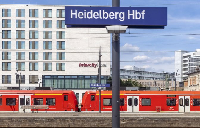 In Heidelberg sind Züge stundenlang still gestanden.<span class='image-autor'>Foto: IMAGO/Arnulf Hettrich</span>