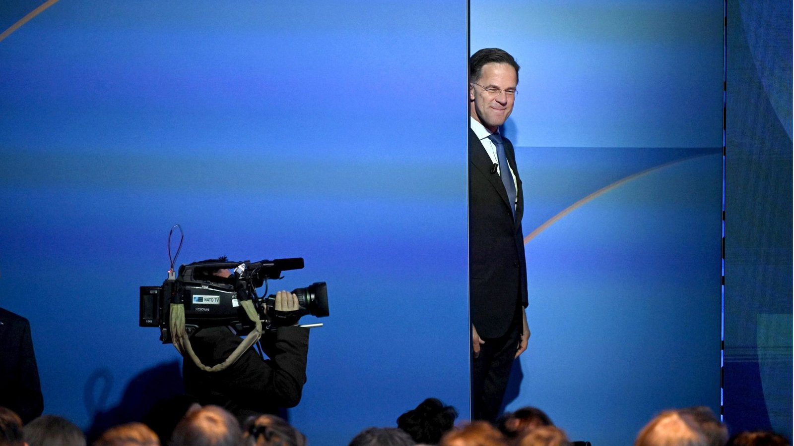 Die Europäer sollen sich in Zukunft nicht mehr verstecken müssen. Nato-Generalsekretär Mark Rutte verkündet, dass sich alle Mitglieder beim Gipfel in Den Haag auf das Fünf-Prozent-Ziel festlegen werden.Foto: Emmi Korhonen/Lehtikuva/dpa Die Europäer sollen sich in Zukunft nicht mehr verstecken müssen. Nato-Generalsekretär Mark Rutte verkündet, dass sich alle Mitglieder beim Gipfel in Den Haag auf das Fünf-Prozent-Ziel festlegen werden.Foto: Emmi Korhonen/Lehtikuva/dpa