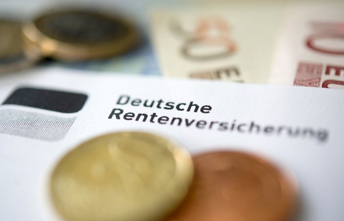 Bei einer Standardrente soll es im Monat rund 66 Euro mehr geben. (Symbolfoto)<span class='image-autor'>Foto: dpa/Marijan Murat</span>