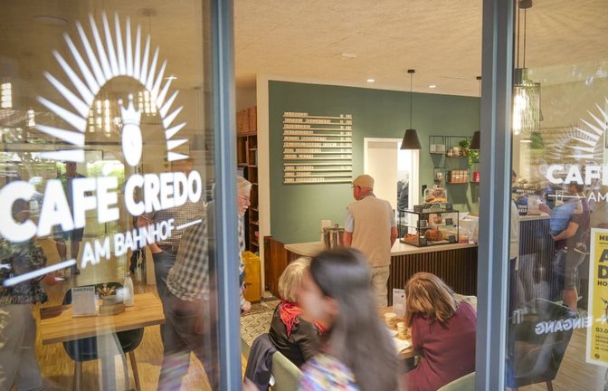 Die Gemeinde Treffpunkt Leben hat vor eiigen Wochen unter großer öffentlicher Beteiligung ihr neues Gemeindehaus auf dem ehemaligen Postareal in Ditzingen gefeiert. Im Mittelpunkt: das öffentliche Café Credo.<span class='image-autor'>Simon Granville</span>