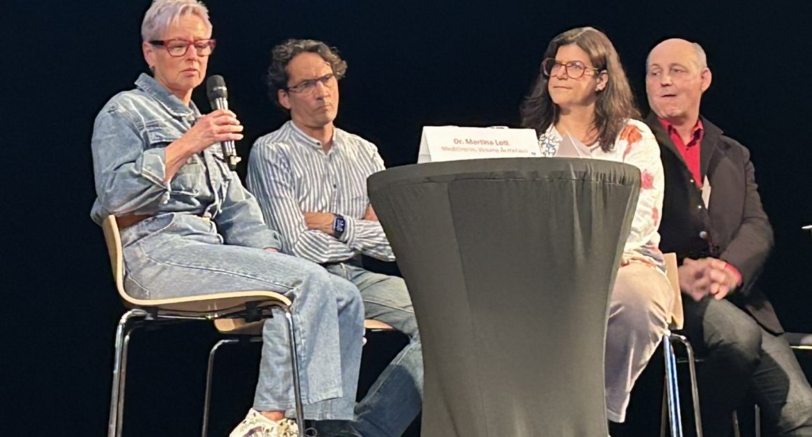 Informationsveranstaltung Stadthalle Ärztehaus Krankenhaus Kauf Ärzte Hausärzte KV Foto: Mross