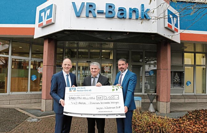 Spendenübergabe in Besigheim: von links Timm Häberle, Michael Marek und Heiko Herbst. Foto: Bögel