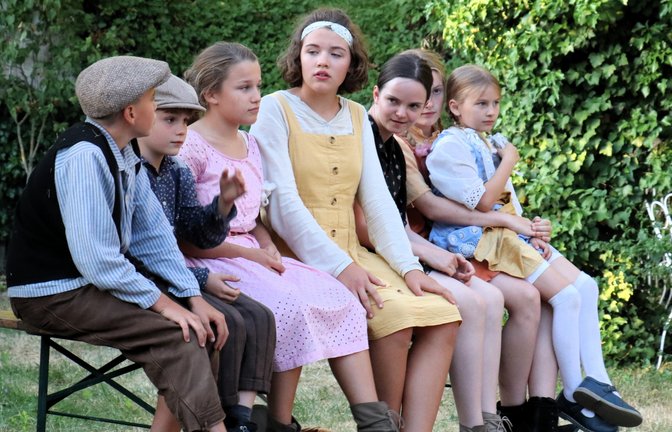 Folgenreiche Zusammenkunft: die Kinder beim Aushecken der Mutprobe.  <span class='image-autor'>Fotos: Gergen</span>