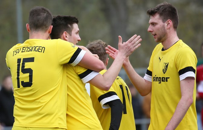 Jubelt Ensingen gegen den SVH wie gegen Wiernsheim, als Marvin Till den Doppeltorschützen Tom Jäger umarmt, der mit Steffen Roßmann abklatscht?