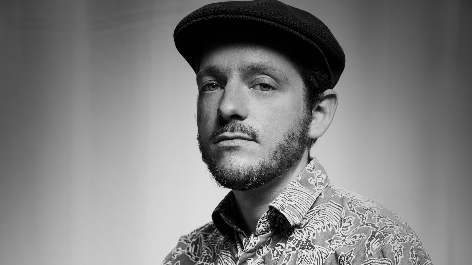 Der Rapper Kurt Tallert hat ein Buch geschrieben und stellt das beim Mühlacker Hip-Hop-Verein Sender City vor. Foto: Constantin Arei