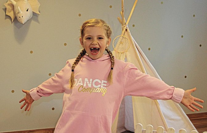 Luna Kienzle hat in den Räumen der Dance Company das Video für ihre erste Teilnahme an einem Tanzwettbewerb aufgenommen. Am Ende wurde sie mit Platz neun belohnt. Fotos: privat