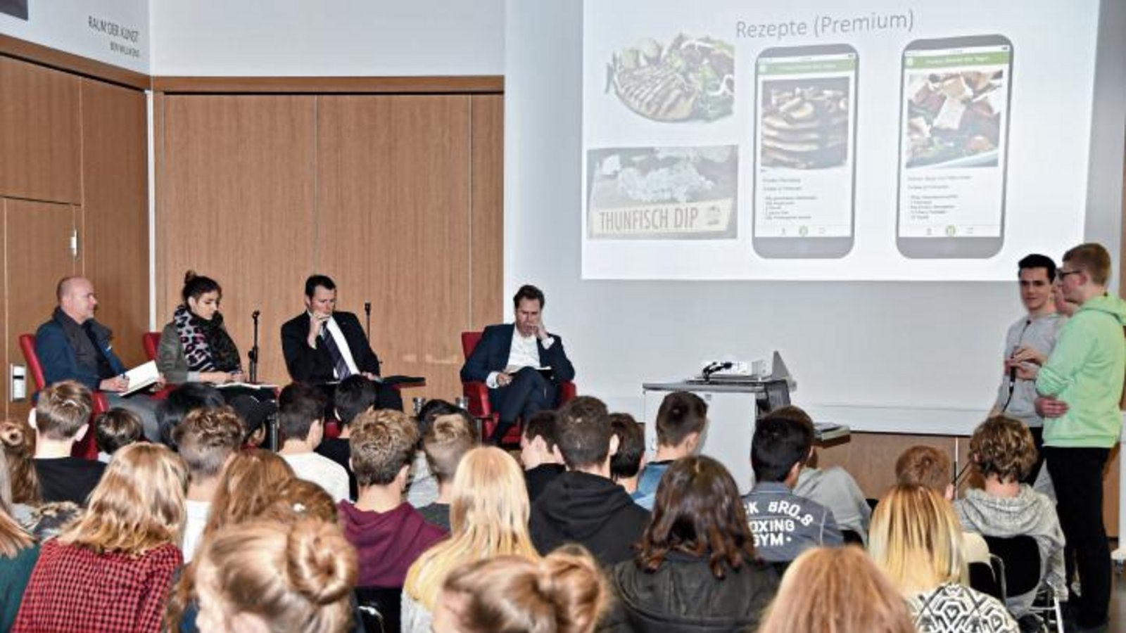 Die Schüler stellen ihre Ideen der Jury vor. Foto: p Die Schüler stellen ihre Ideen der Jury vor. Foto: p