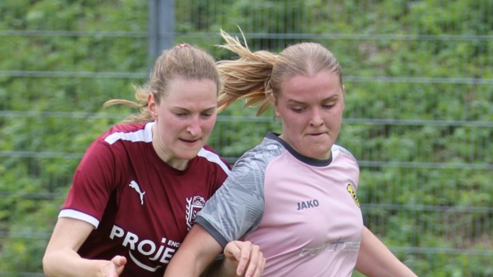 Fussball, Frauen, Christina Knapp (links), SGM Roßwag/Großglattbach, Foto: Dittrich