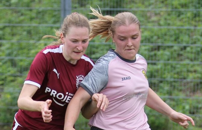 Fussball, Frauen, Christina Knapp (links), SGM Roßwag/Großglattbach, Foto: Dittrich