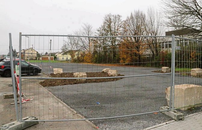 In der Banzhafstraße entsteht ein Parkplatz, damit Kinder vom neuen Kindergarten und der Schule bequem abgeholt werden können. Foto: Thaler