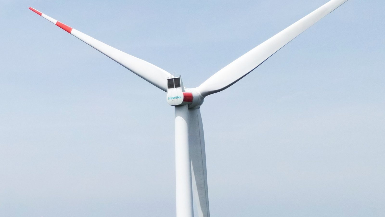 Mehrere Windenergieanlagen – wie hier im Windpark Straubenhardt – sollen auf der Markung der Gemeinde Eberdingen entstehen. Archivfoto: Küppers Mehrere Windenergieanlagen – wie hier im Windpark Straubenhardt – sollen auf der Markung der Gemeinde Eberdingen entstehen. Archivfoto: Küppers