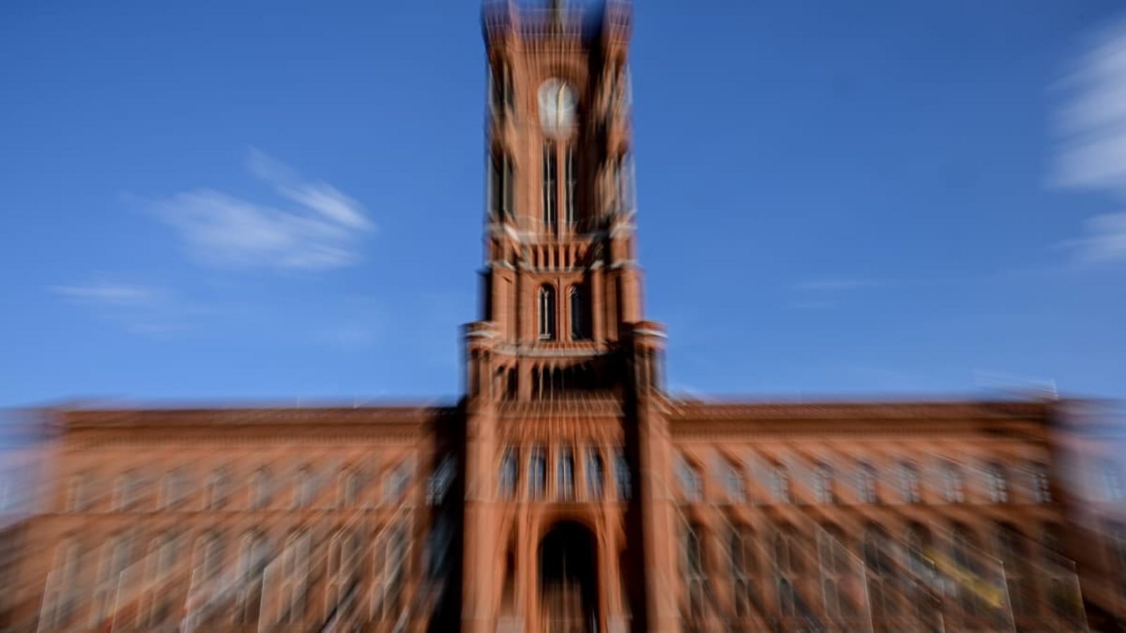 Der Weg ins Rote Rathaus, dem Amtssitz des Regierenden Bürgermeisters von Berlin, ist noch etwas unscharf.Britta Pedersen/dpa