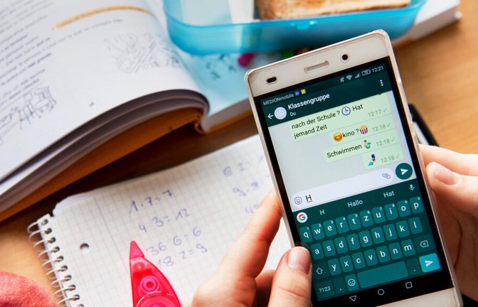 Wie mit Handys an Schulen umgehen? Die Frage könnte zukünftig leichter zu beantworten sein.<span class='image-autor'>Foto: dpa</span>