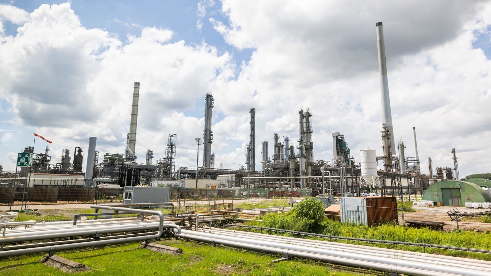 Die Erdölraffinerie Miro in Karlsruhe gehört zu den größten CO2-Verursachern in Baden-Württemberg.Foto: dpa/Philipp von Ditfurth Die Erdölraffinerie Miro in Karlsruhe gehört zu den größten CO2-Verursachern in Baden-Württemberg.Foto: dpa/Philipp von Ditfurth