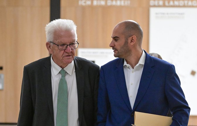 Mit den Ergebnissen der Grundsteuerreform kommt ein heißes Eisen aufs Tapet von Ministerpräsident Winfried Kretschmann (l.) und Finanzminister Danyal Bayaz. Mit den Ergebnissen der Grundsteuerreform kommt ein weiteres heißes Eisen aufs Tapet von Ministerpräsident Kretschmann und Finanzminister Bayaz.<span class='image-autor'>Foto: dpa/Bernd Weißbrod</span>