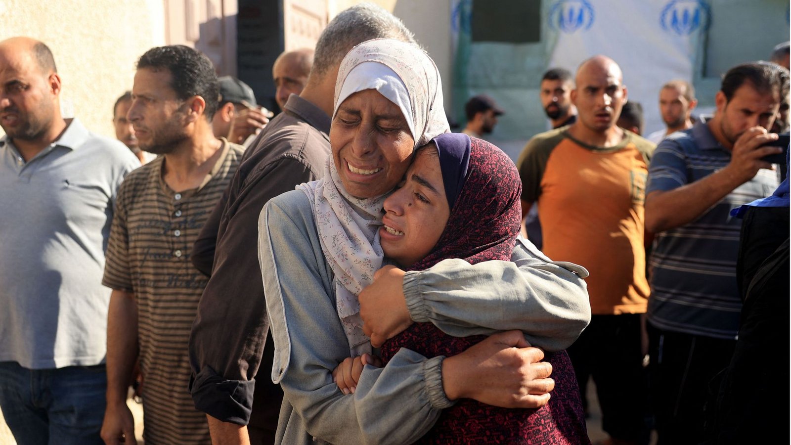 Palästinenser trauern über verlorene Angehörige. (Archivbild)Foto: AFP/EYAD BABA Palästinenser trauern über verlorene Angehörige. (Archivbild)Foto: AFP/EYAD BABA