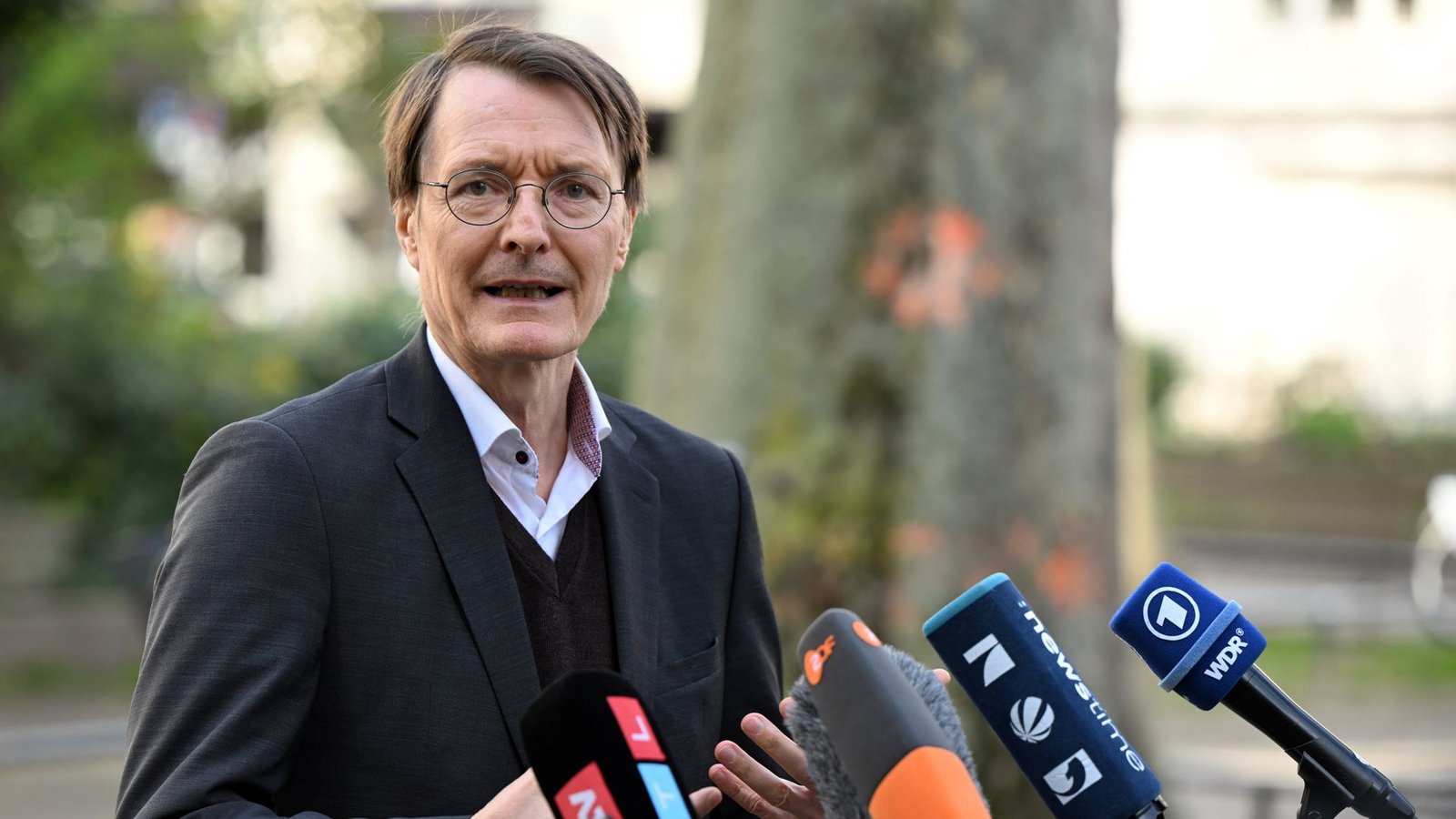 Kann sich in der Frage der Gesundheitskioske wohl nicht gegen die FDP durchsetzen. Bundesgesundheitsminister Karl Lauterbach (SPD).Foto: dpa/Federico Gambarini Kann sich in der Frage der Gesundheitskioske wohl nicht gegen die FDP durchsetzen. Bundesgesundheitsminister Karl Lauterbach (SPD).Foto: dpa/Federico Gambarini