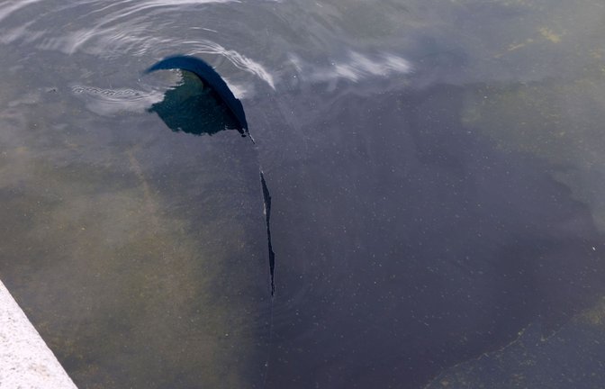 Im Reflecting Pool löst sich Farbe.<span class='image-autor'>Foto: Gent Shkullaku/ZUMA Press Wire/dpa</span>