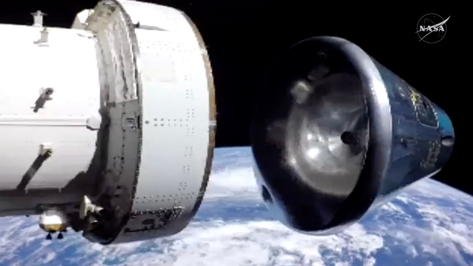 Über der Erde trennt sich die "Orion"-Kapsel, in der sich die Astronauten befinden, vom europäischen Servicemodul. Das Modul verglüht in der Atmosphäre und die Kapsel wassert im Pazifik.Foto: Uncredited/NASA/AP/dpa