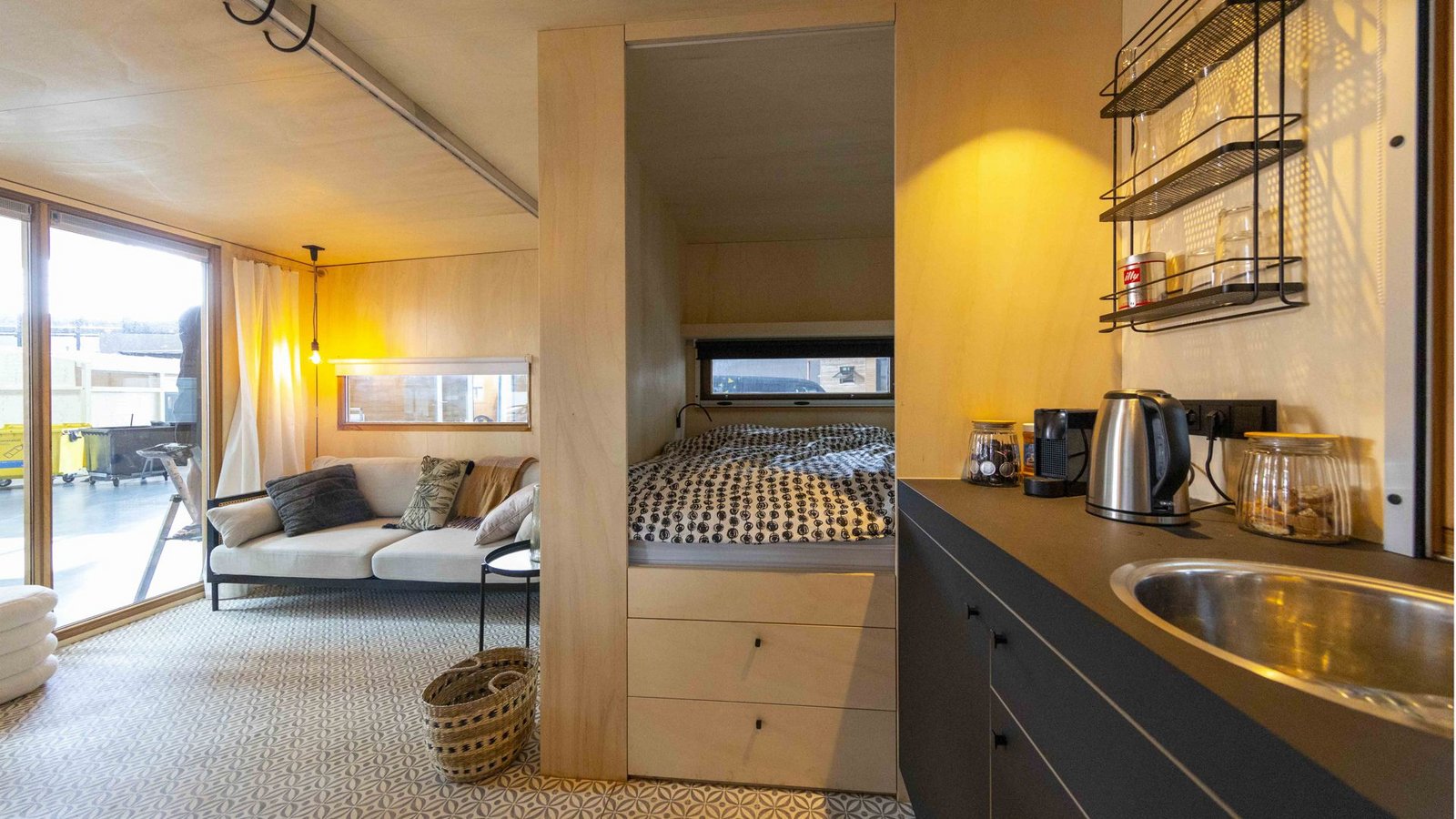 Viele könnten sich ein Leben in einem Kleinsthaus gut vorstellen: Ein ausgestelltes Tiny House auf der New Housing Messe in Karlsruhe vom 27. bis 29. Juni.Foto: Jürgen Roesner Karlsruhe Viele könnten sich ein Leben in einem Kleinsthaus gut vorstellen: Ein ausgestelltes Tiny House auf der New Housing Messe in Karlsruhe vom 27. bis 29. Juni.Foto: Jürgen Roesner Karlsruhe