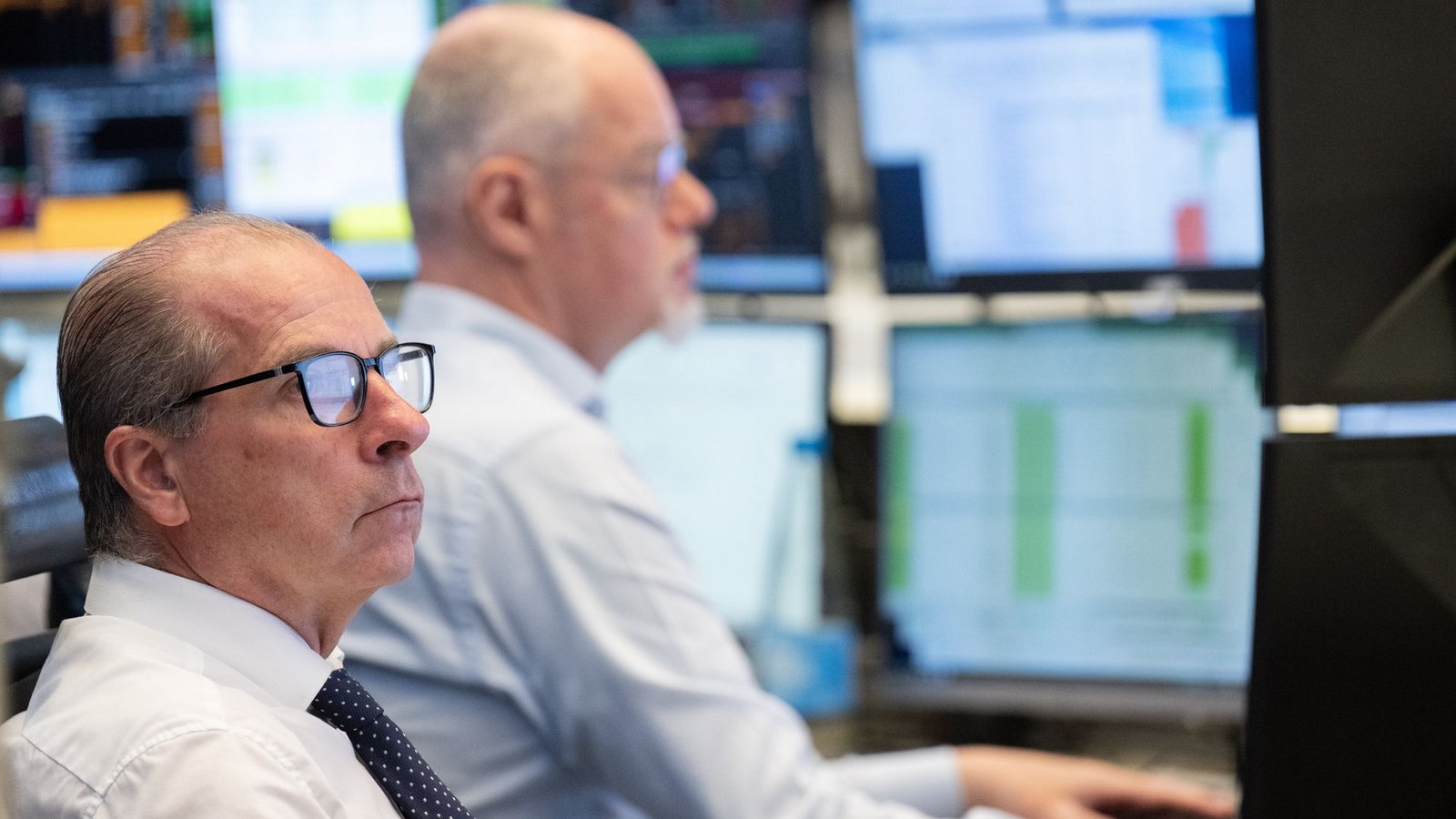 Der deutsche Leitindex DAX startete am Montag mit einem Minus.Foto: Boris Roessler/dpa