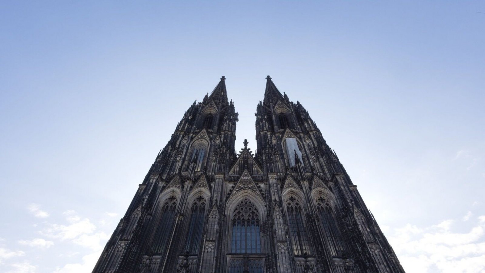 Wer nicht zum Beten kommt, muss zwölf Euro Eintritt bezahlen, um den Kölner Dom von innen zu bewundern.Foto: Rolf Vennenbernd/dpa