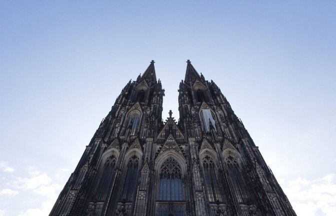 Wer nicht zum Beten kommt, muss zwölf Euro Eintritt bezahlen, um den Kölner Dom von innen zu bewundern.<span class='image-autor'>Foto: Rolf Vennenbernd/dpa</span>