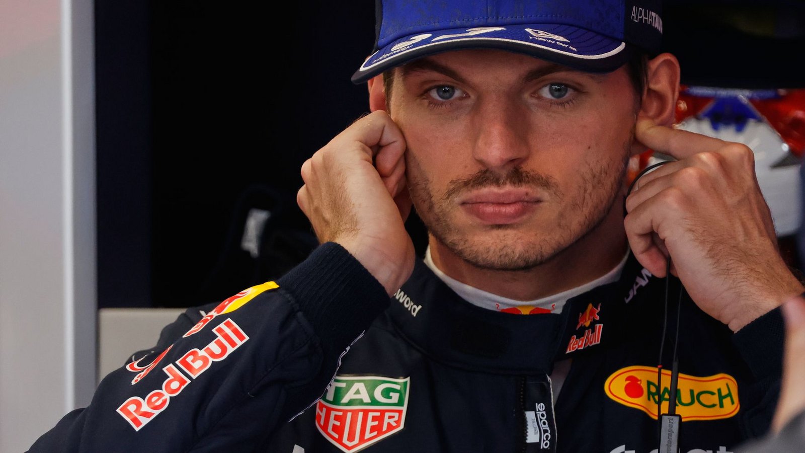 Verabschiedet sich Max Verstappen von Red Bull? (Archivbild)Foto: Joan Monfort/AP/dpa