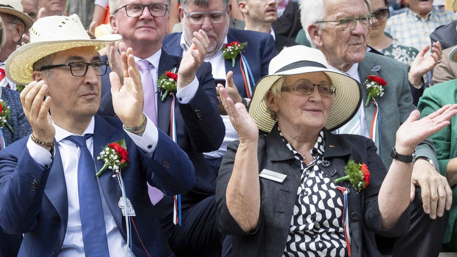 Cem Özdemir und seine Nachhilfelehrerin Irmgard Naumann im vergangenen Jahr beim traditionellen Schäferlauf in Bad Urach.Foto: imago//Julian Rettig Cem Özdemir und seine Nachhilfelehrerin Irmgard Naumann im vergangenen Jahr beim traditionellen Schäferlauf in Bad Urach.Foto: imago//Julian Rettig