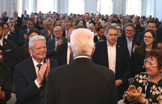 Viel Aplaus zum Abschied: Winfried Kretschmann ist am Mittwoch offiziell in Stuttgart verabschiedet worden.<span class='image-autor'>Foto: Marijan Murat/dpa</span>