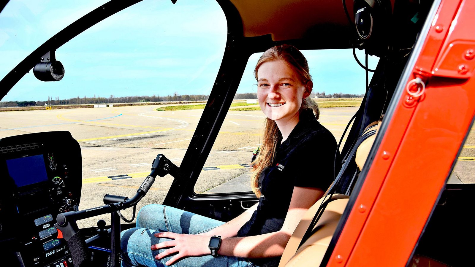 Annkatrin Büche ist mit 22 Jahren die Jüngste im Lehrgang für Berufshubschrauberpiloten.Foto: Annkatrin Büche ist mit 22 Jahren die Jüngste im Lehrgang für Berufshubschrauberpiloten.Foto: 