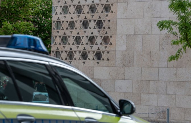 Aufnahme der Synagoge im Ulm nach dem Brandanschlag<span class='image-autor'>Foto: dpa/Stefan Puchner</span>