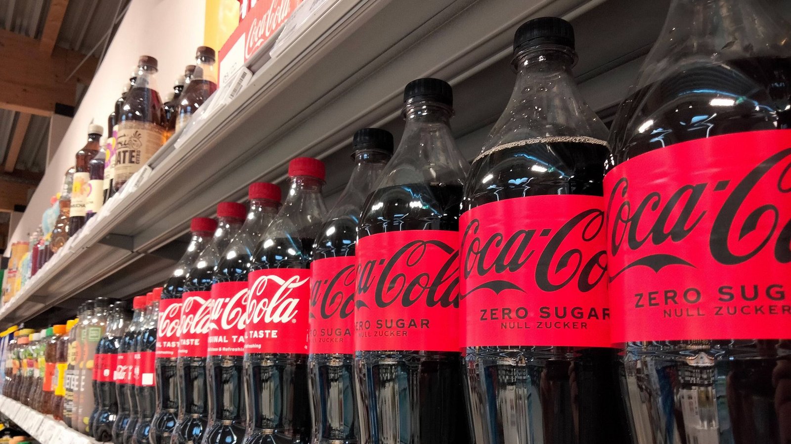 In Cola Zero ist Aspartam als Süßstoff enthalten, doch man findet ihn auch in vielen anderen Lebensmitteln.Foto: imago images/IPA Photo/ via www.imago-images.de In Cola Zero ist Aspartam als Süßstoff enthalten, doch man findet ihn auch in vielen anderen Lebensmitteln.Foto: imago images/IPA Photo/ via www.imago-images.de