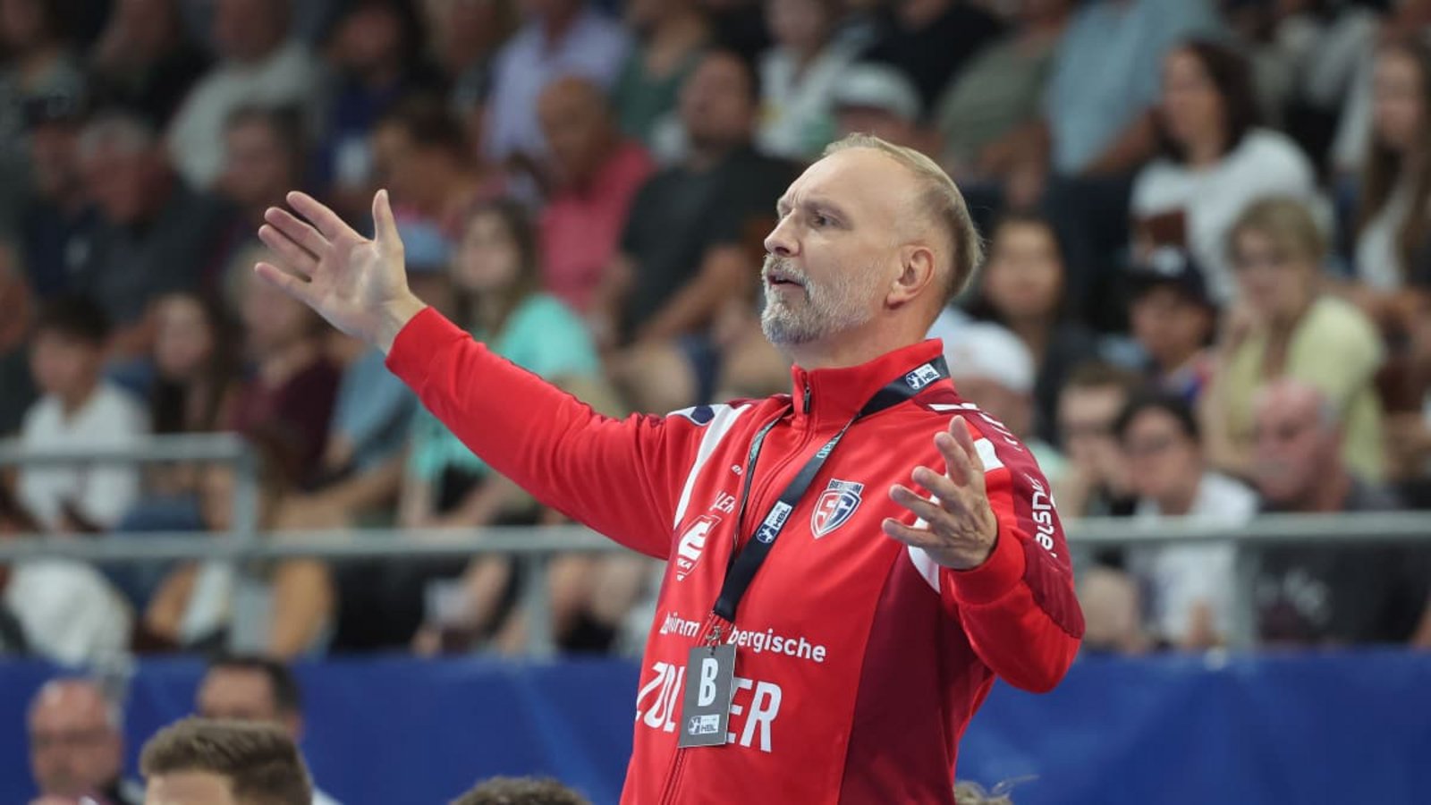 Trainer Hartmut Mayerhoffer verlor mit der SG BBM daheim gegen Lemgo.Baumann/Hansi Britsch